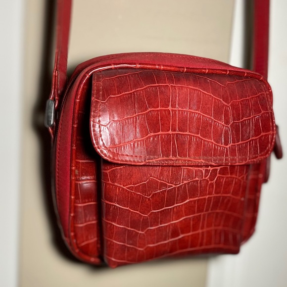 Liz Claiborne Handbags - VINTAGE Red LIZ CLAIBORNE Crossbody Purse